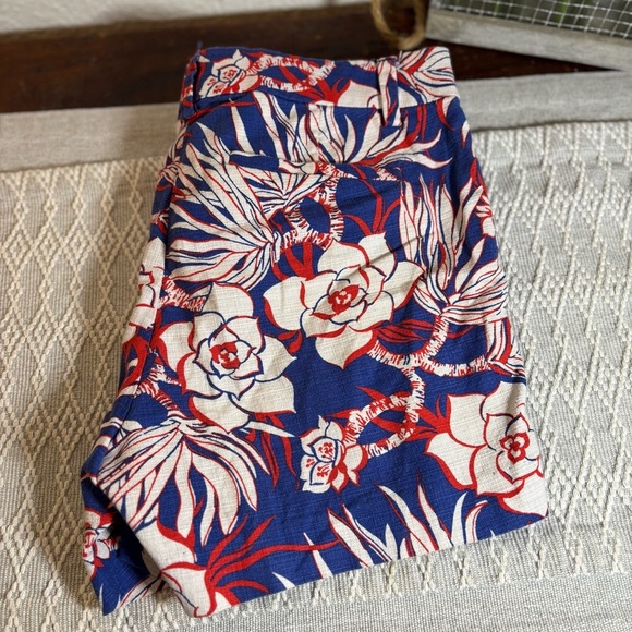 J.Crew Red White Blue Floral Hawaiian Print Chino Shorts Tropical Size 4 - Picture 7 of 8